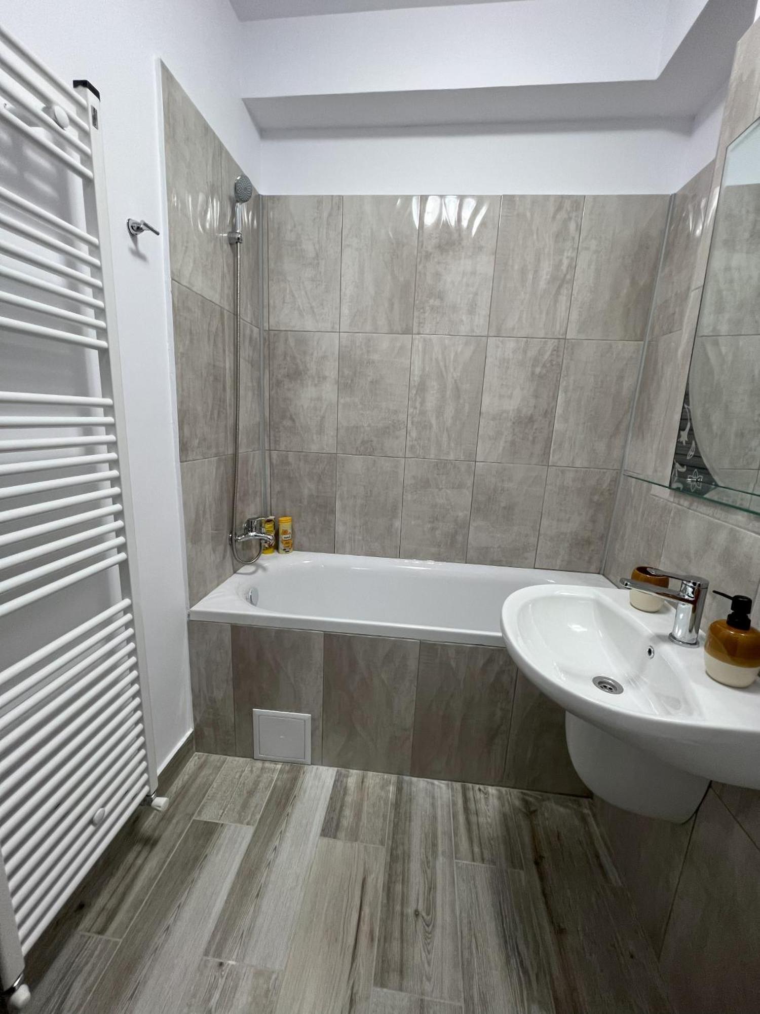 Refined Studio Haven At Exigent Plaza - 08 Bucharest Exterior photo
